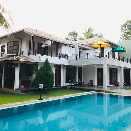 Siluni'S Villa Anuradhapura Buitenkant foto